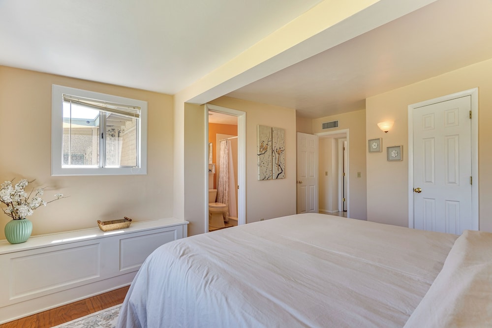Near Catalina Hiking Trails: Mtn-view Home w/ Pool