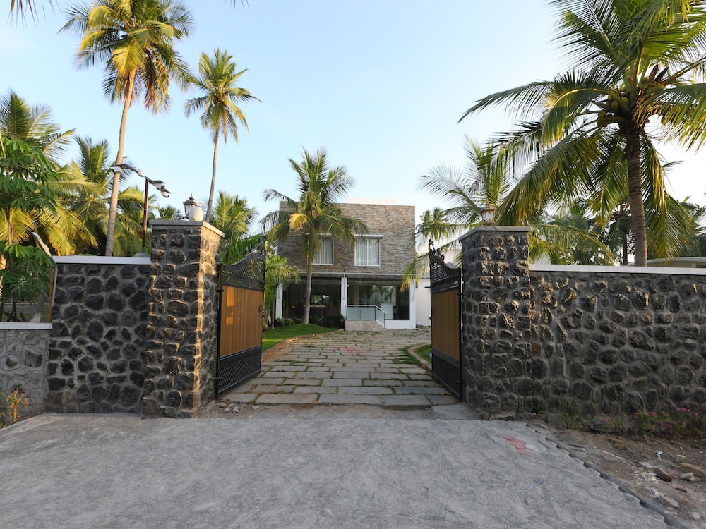 OYO 13820 Coco Retreat Farm