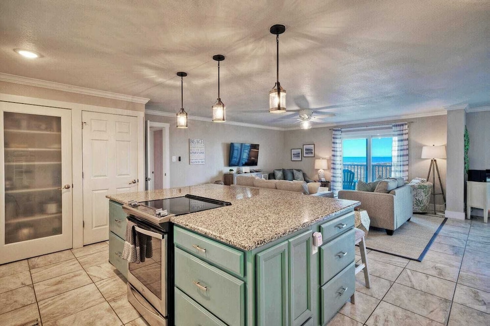 Gulf Views + Pools, Tennis, Pickleball & Beach Access Awesome Beachfront by Avantstay