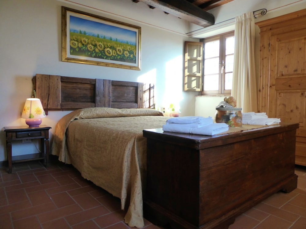 Holiday Home in Montecarelli With Pool photo 3