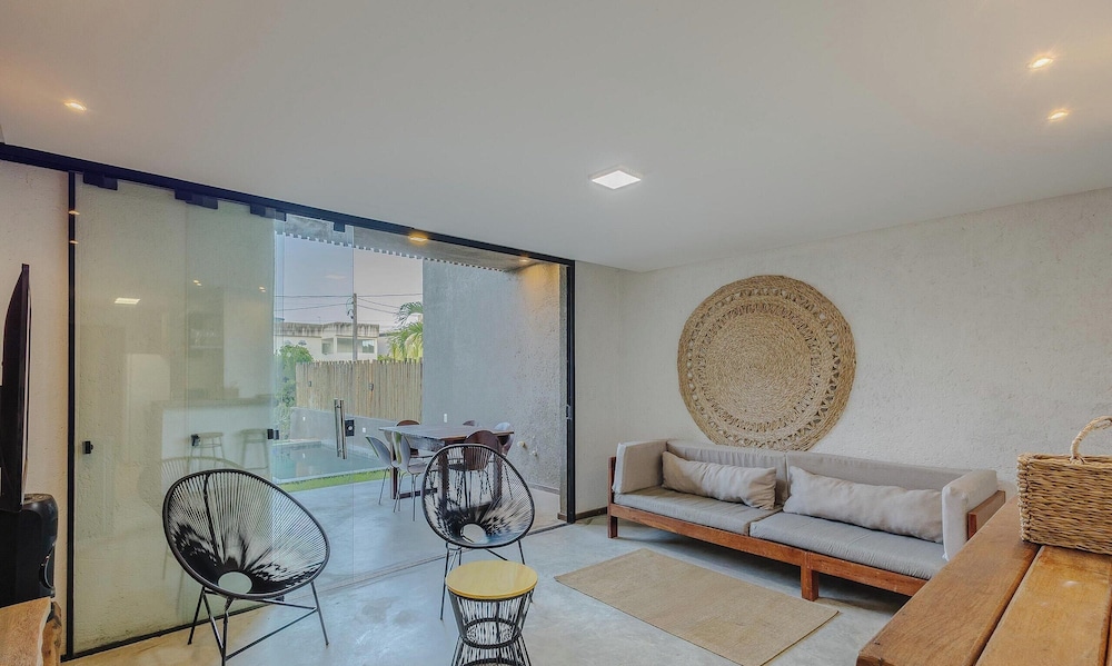 Houses in a Gated Community 100m From Marceneiro Beach - Hvas