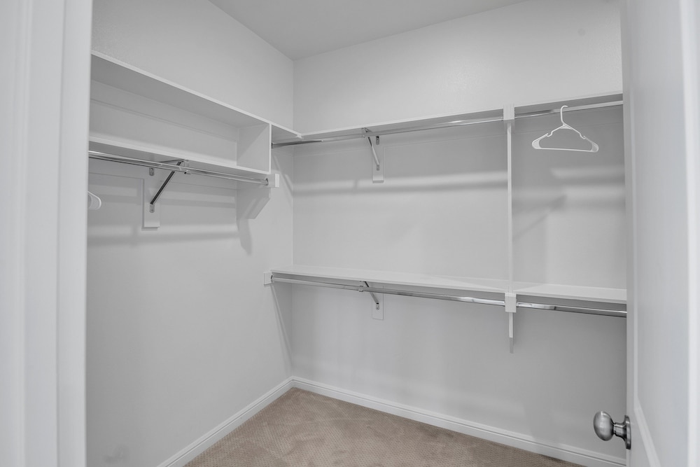Modern 3br In Bishop Arts Walk To Shops & Dining 3 Bedroom Duplex