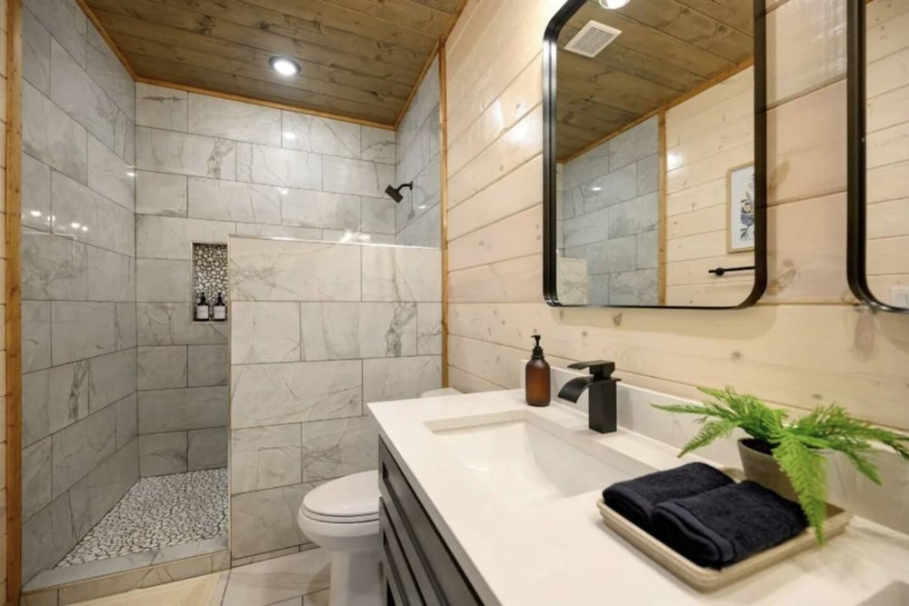 Whispering Winds Luxury Cabin in Hochatown