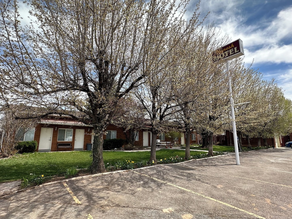 Kanosh Motel view 4
