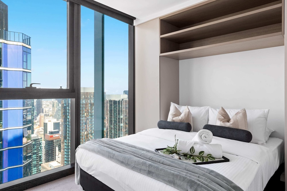 A Cozy & Comfy 2BR Apt Up in the Clouds Near CBD