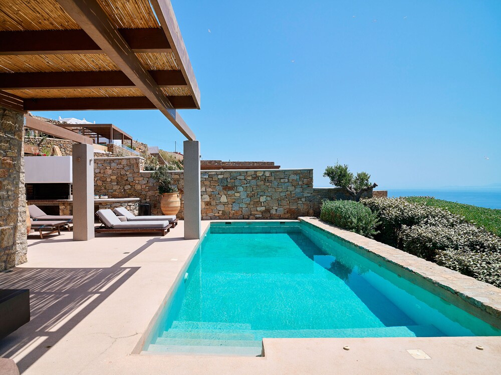 Kounoupas Complex by Mykonos Rocks