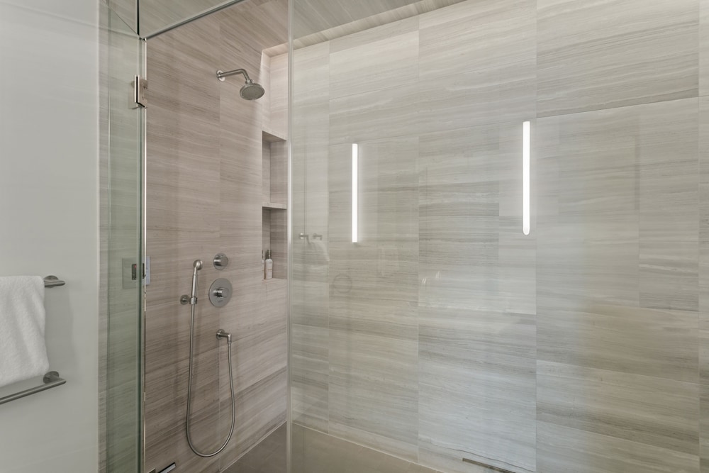 1504 Founders Place - Three Bedroom Deluxe 3 Condo