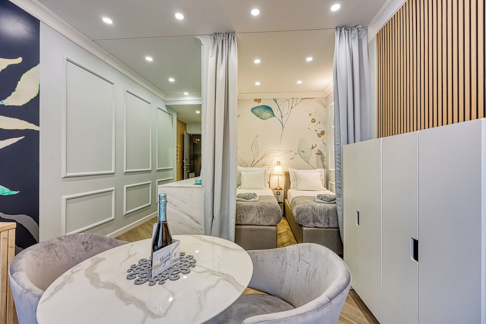 Boutique Downtown Studio with Balcony 1
