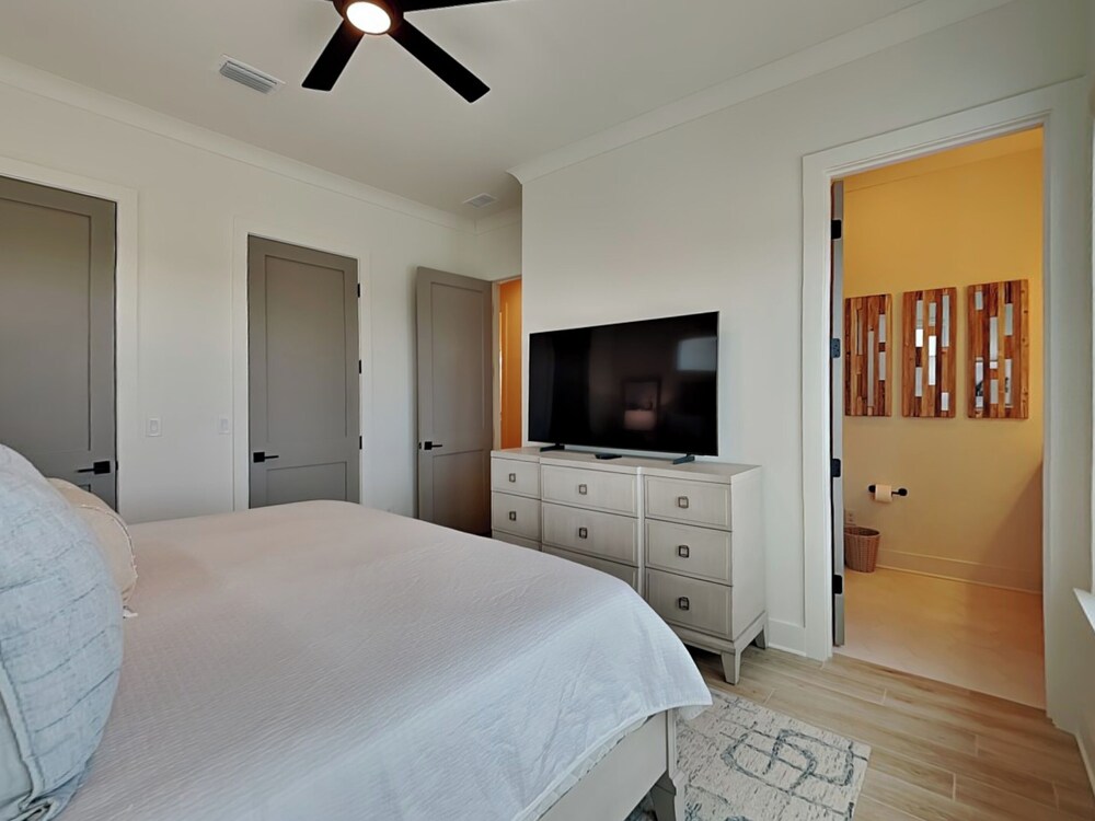 Viviana #10 by Southern Vacation Rentals