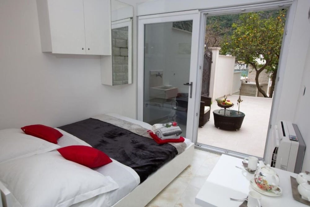 Franco - With sea View and Swimming Pool - H