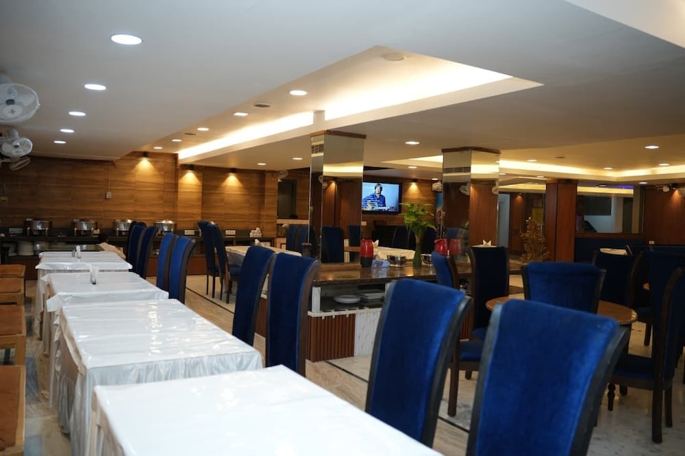 Hotel Impress By RMR Hotels