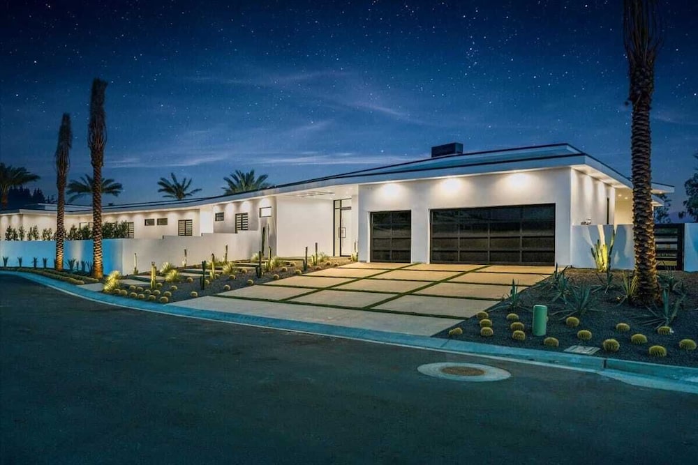 Sleeps 23 Luxury Villa w/ Pool, Hot Tub & Pickleball Court Bravo Villa 10
