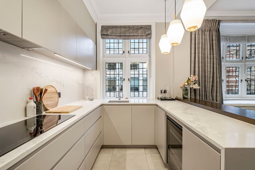 Mayfair Home Private Parking Central AC