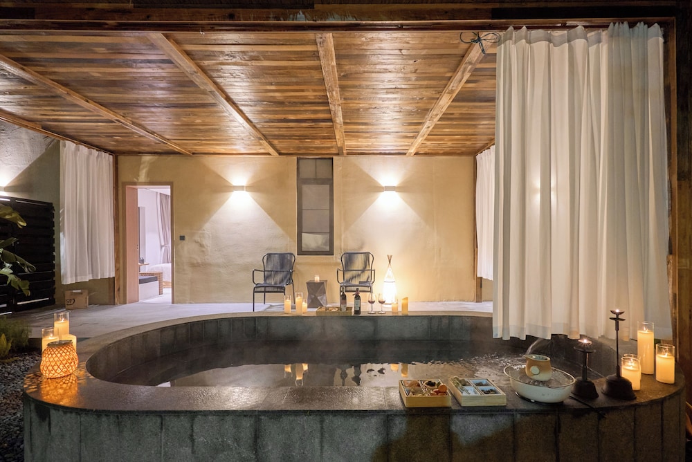 Miyue Shenzhen Tianlu Secret Wild Wizard Holiday Hotel