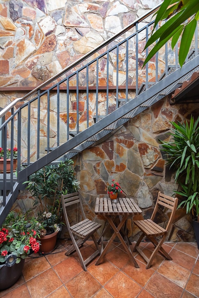 Hostal House