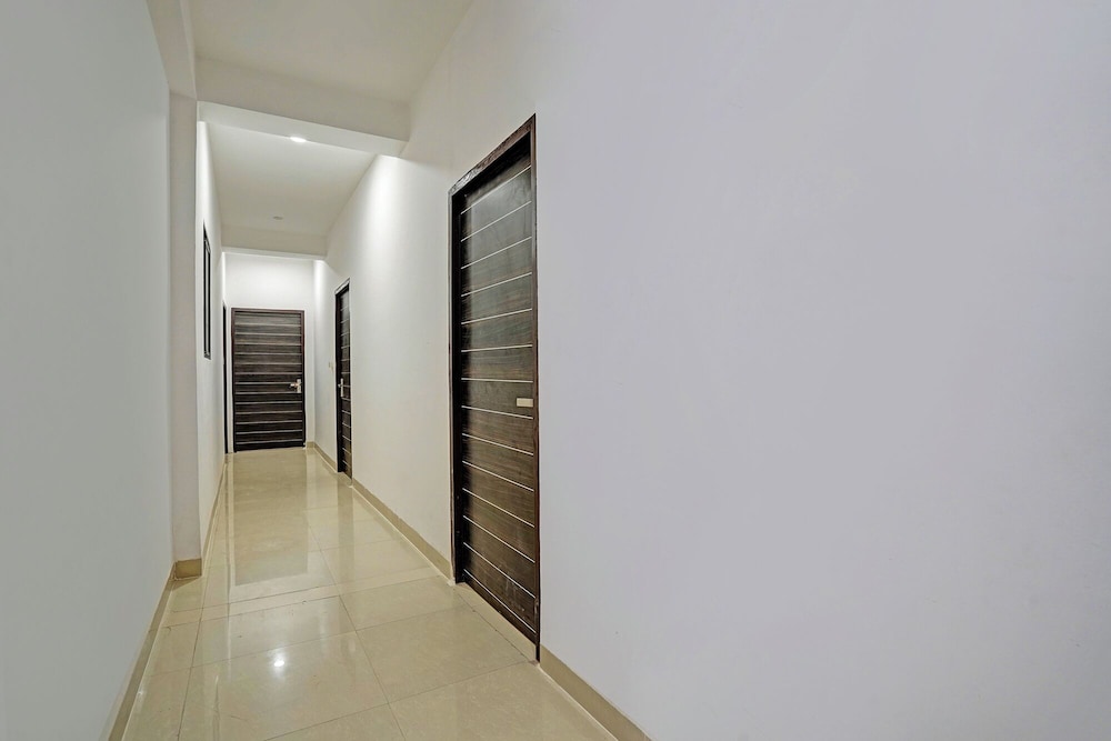 Fabhotel Aakarshan Residency