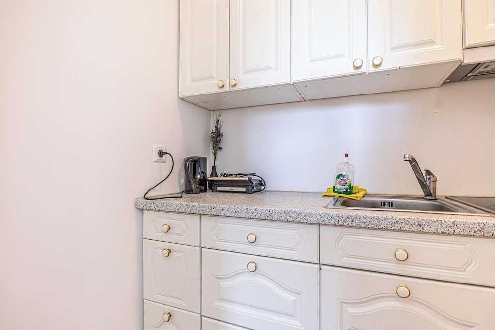 Cozy House Terrace &Garden Sleeps 34