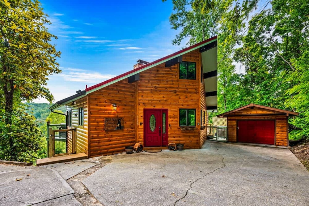 180 Views Sleeps 7 Private Hot Tub Full Kitchen