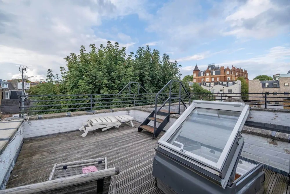 Lovely 2 Bedroom Apartment With Great Transport Links