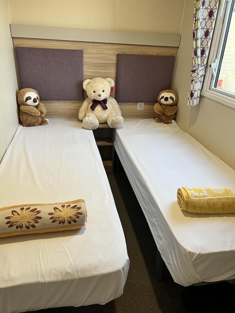 Lovely 4-bed Lodge in Great Yarmouth view 2