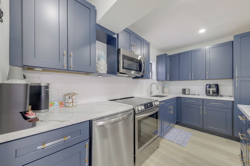 3 Mi to Hard Rock Stadium: Retreat w/ Private Yard
