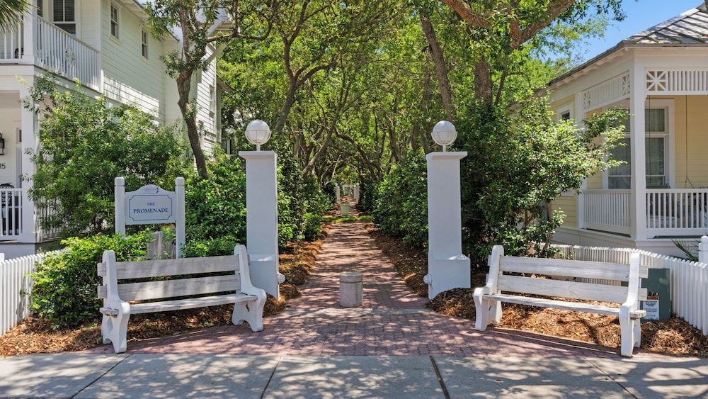 Lakefront Haven in Carillon Beach