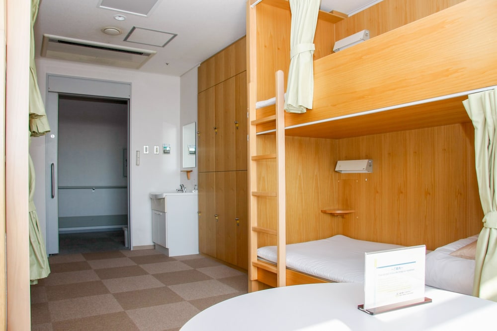 Shin-Osaka Youth Hostel