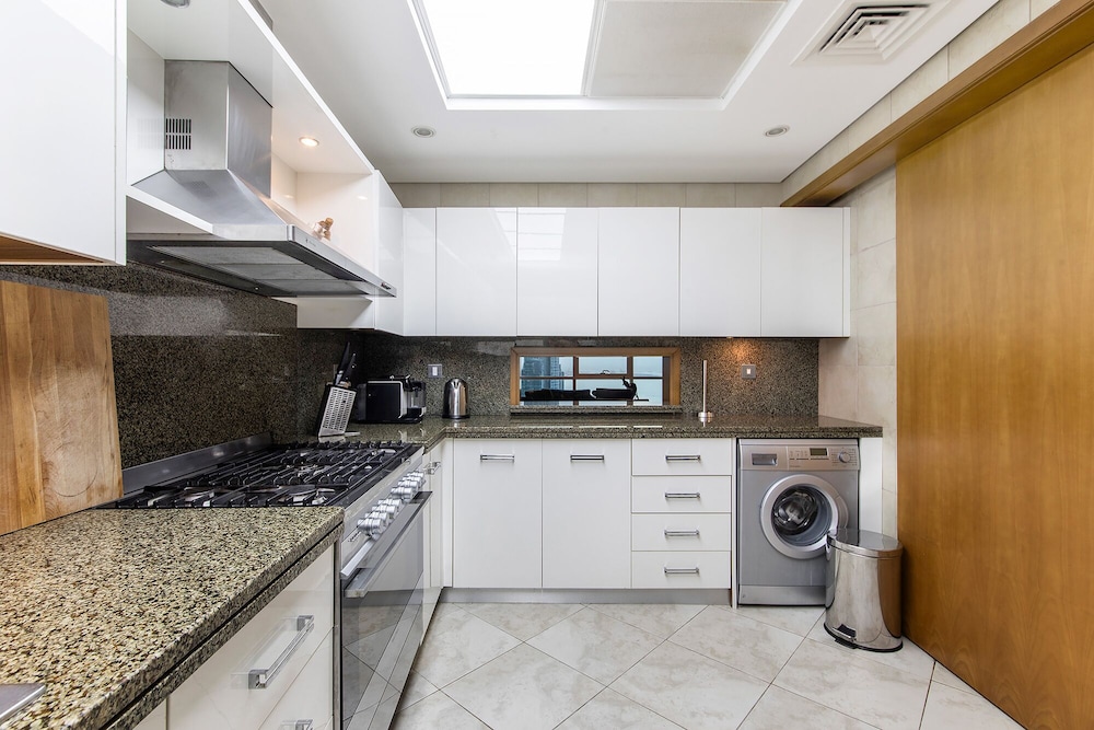 Excellent 2 bedroom at Al Fattan