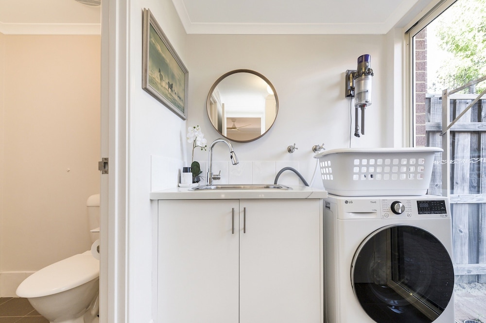 Stylish 3-bed Townhouse With Courtyard & BBQ