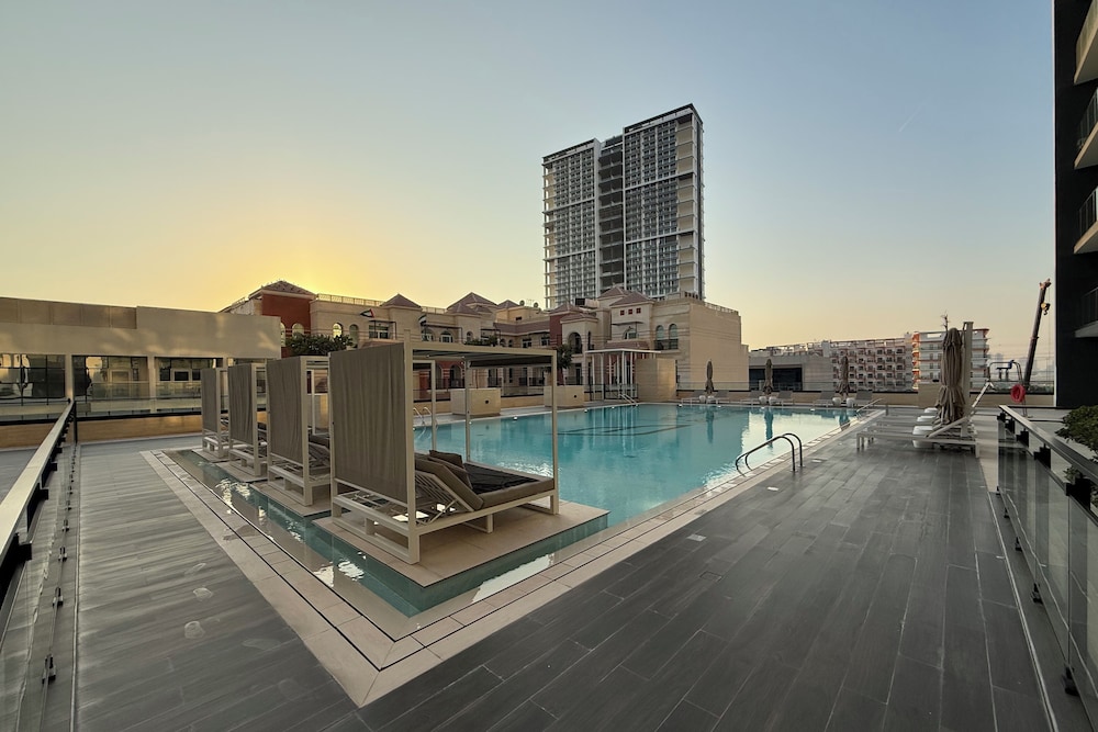 Cozy 1BR in Binghatti Emerald