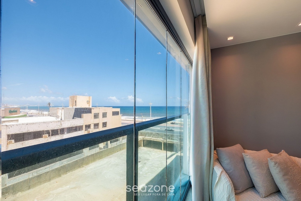 Oceanfront Studio in Condominium Ops0337