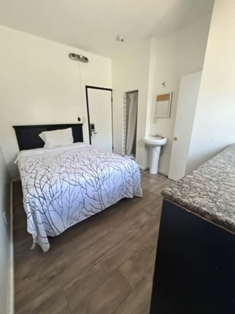 Encore Inn Inglewood