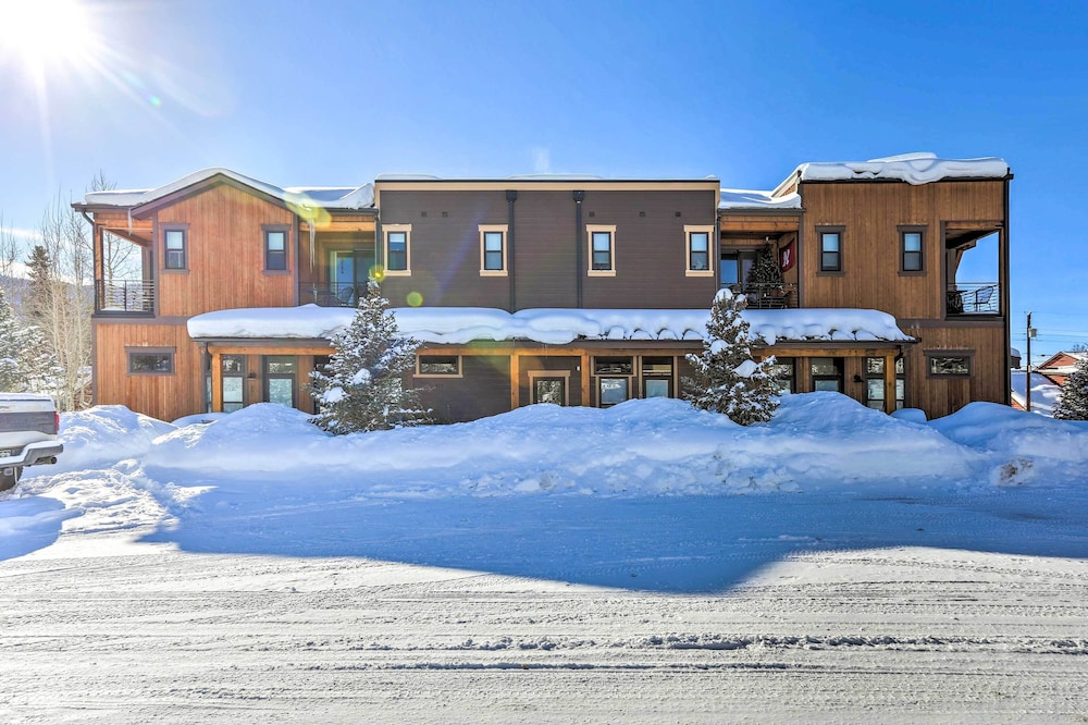 Modern Mountain Getaway, Walk to Grand Lake! view 4