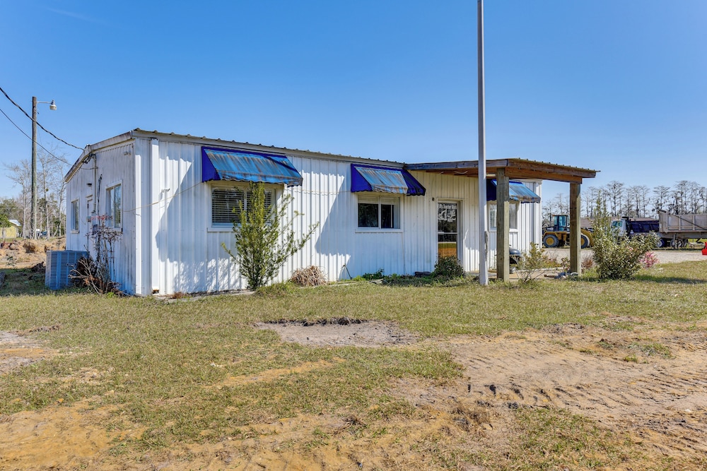 Walk to Lake: Fishing Retreat in Wewahitchka