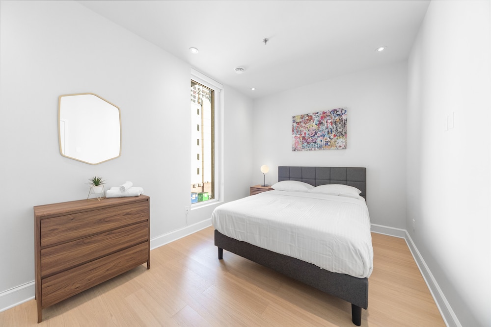 Elegant Suites De La Montagne- Dtwn Mtl - Image 3