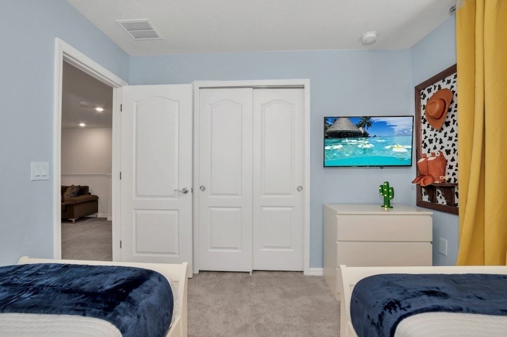 Brand New Home In Top Rated Resort Solterra 5 Bedroom Townhouse by Redawning - Image 5