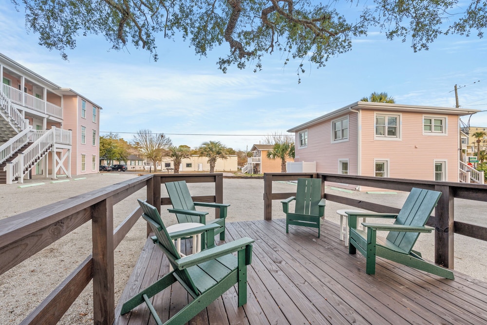 Treehouse Lounge - RR Beach Club