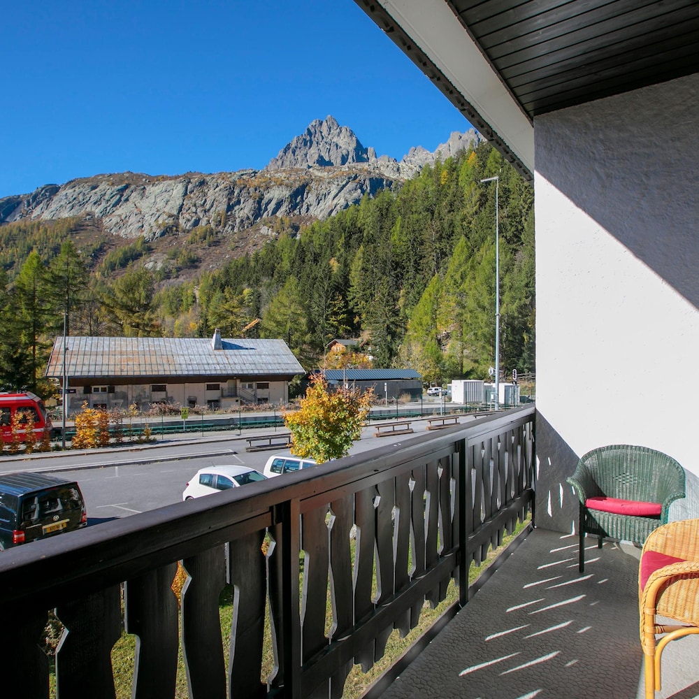Chalet Charpoua in Le Tour Argenti re