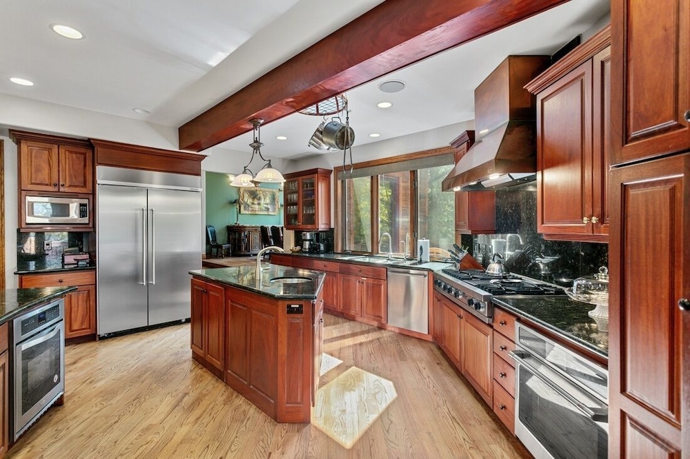 3135 Thistle - 7 Bedroom Private Home 7 Home