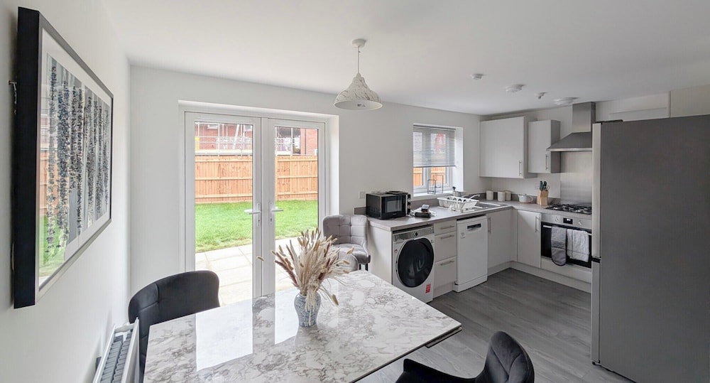 Cotswold Green - Sleeps 5 - Free EV Charge