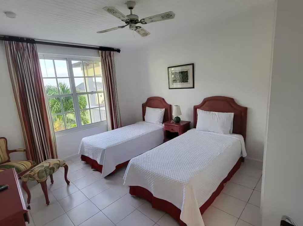 3 Bedroom Beachfront Cozy House