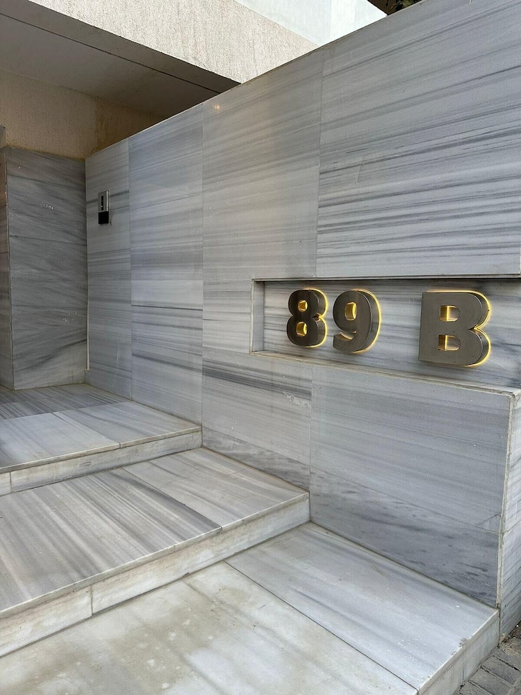 89B-106 Lake View Residence