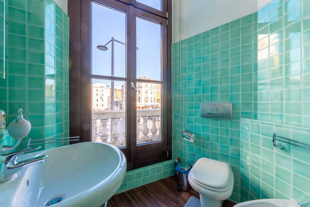 Central 2 Bedroom Flat - Opposite South Kensington Tube