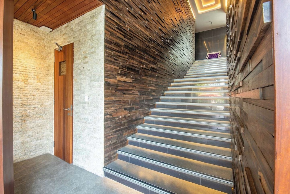 Exquisite 5BR Villa: Premier Luxury in Seminyak