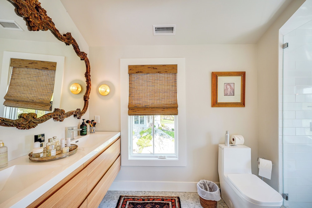 Walk to Beach: Luxe Home w/ Fire Pit in Rowayton!