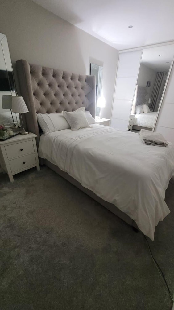 3 Bedroom, Sleeps 6, Free Parking