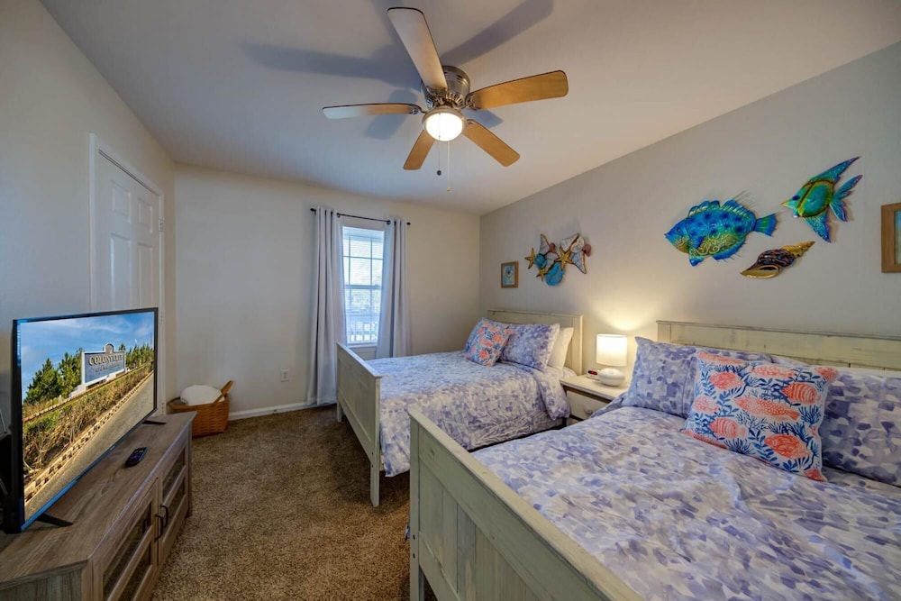 Peaceful and Secure Pet-friendly Condo in Gulf Shores Steps From Swimming Pool view 3