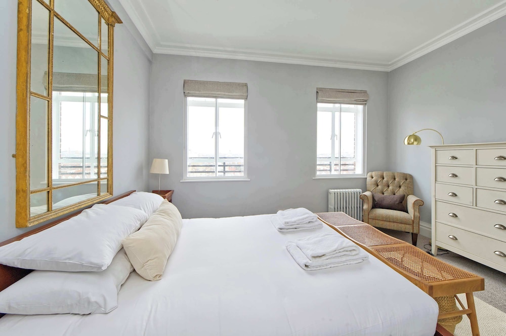 Large 1 Bedroom Apartment - Chelsea