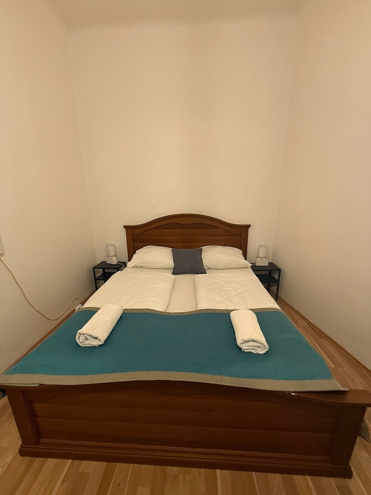 Modern 1BR Apt Central Privacy