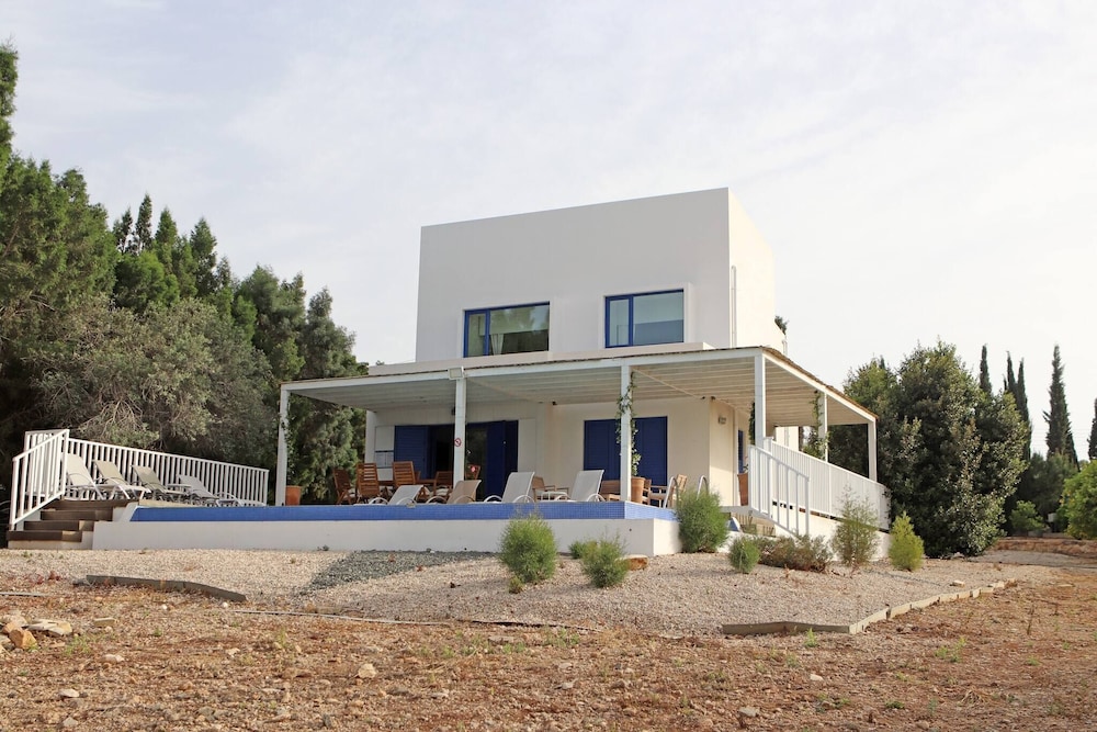 Modern 4-bedroom Villa With A Private Pool
